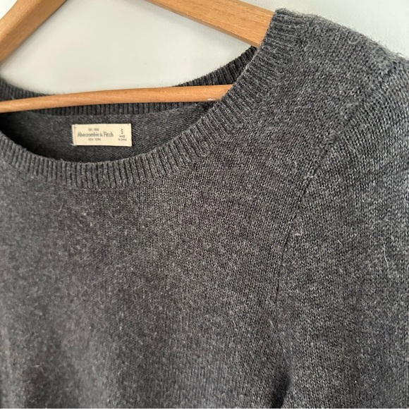 Abercrombie & Fitch Y2K Gray Lightweight Crewneck Sweater Size Small - Picture 9 of 15